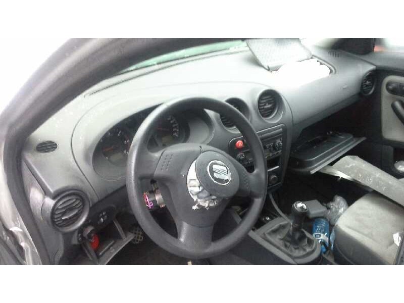 seat ibiza (6l1) del año 2003