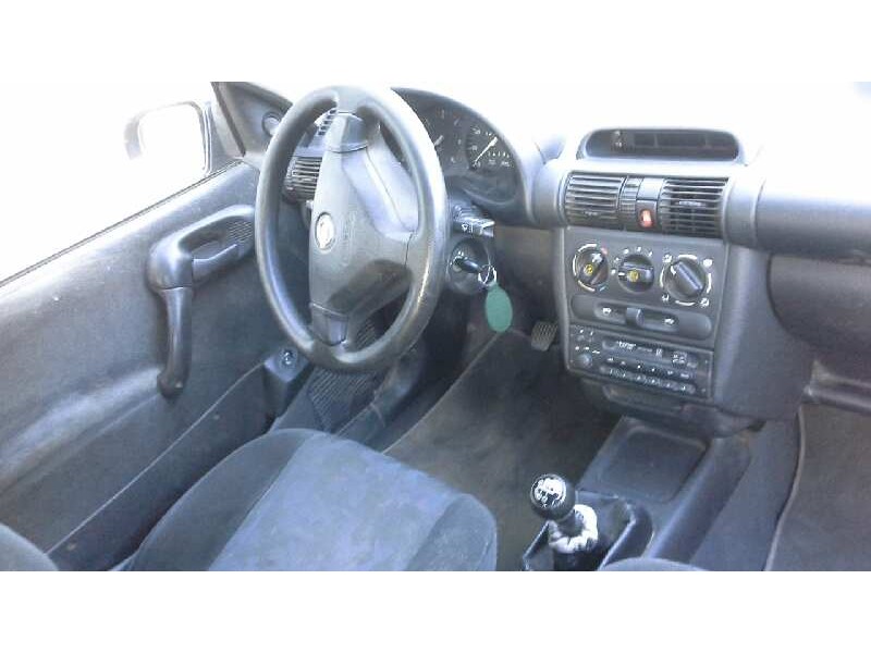 opel corsa b del año 2000