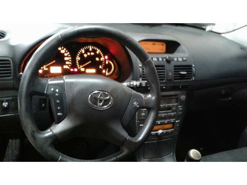 toyota avensis berlina (t25) del año 2006