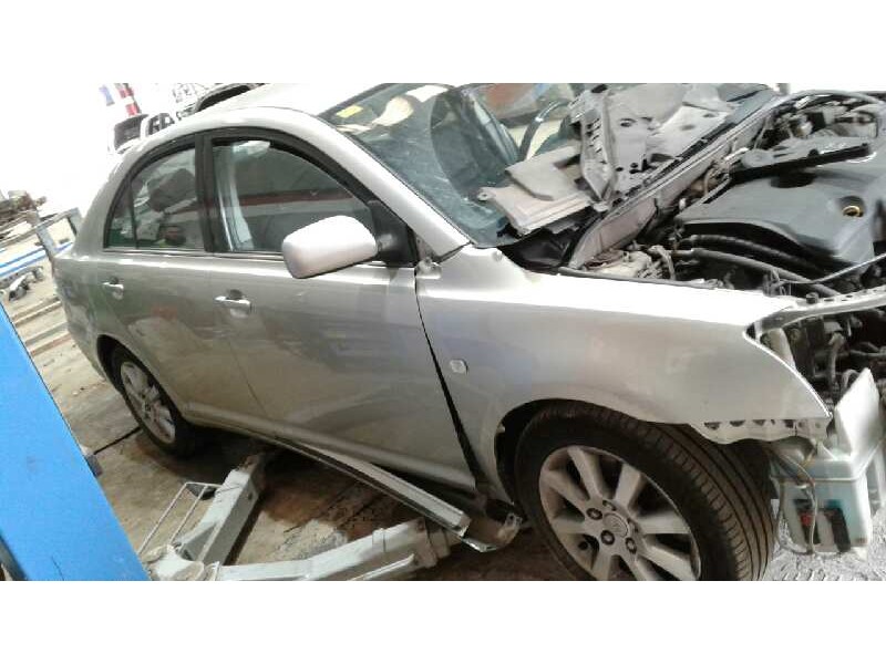 toyota avensis berlina (t25) del año 2006