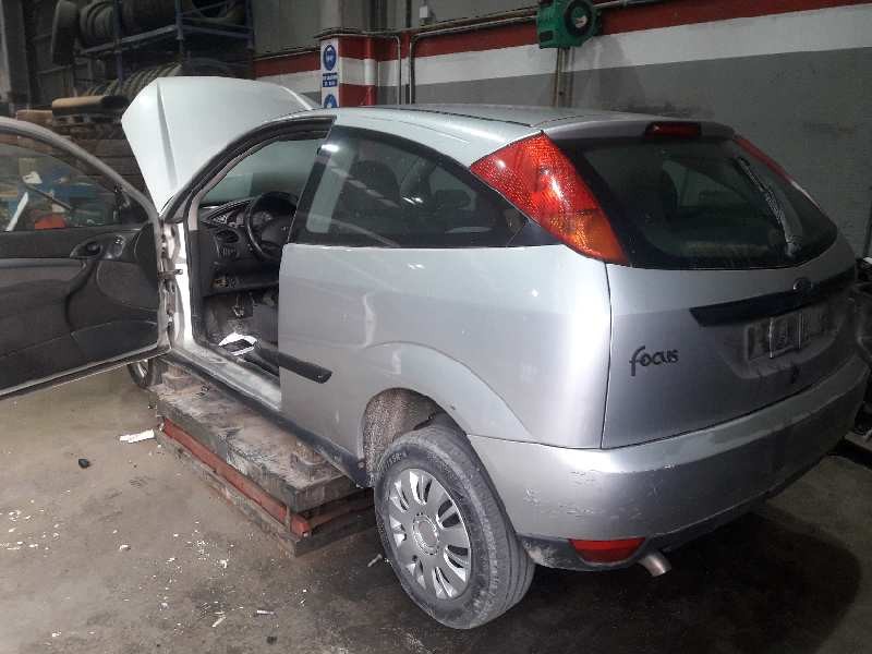 ford focus berlina (cak) del año 2001