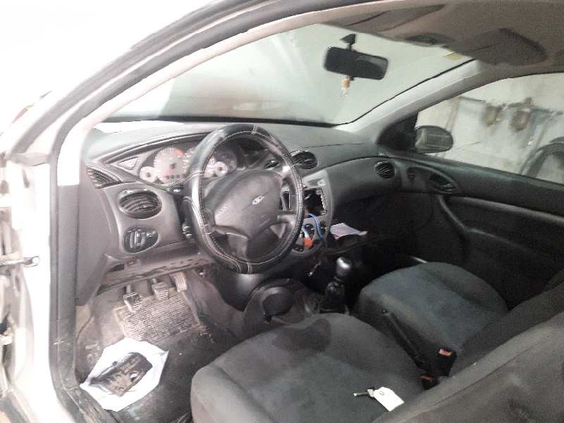 ford focus berlina (cak) del año 2001