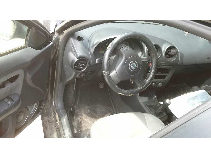 seat ibiza (6l1) del año 2002
