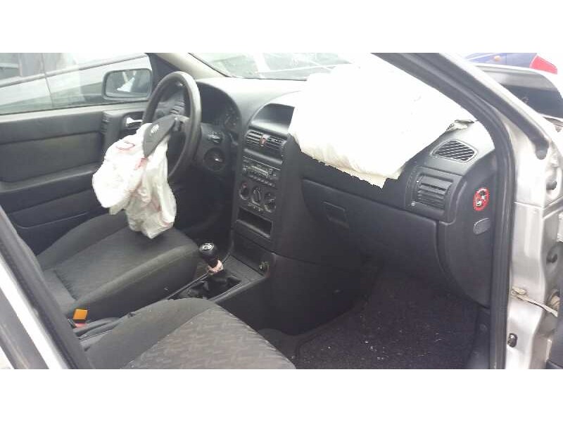 opel astra g berlina del año 2002