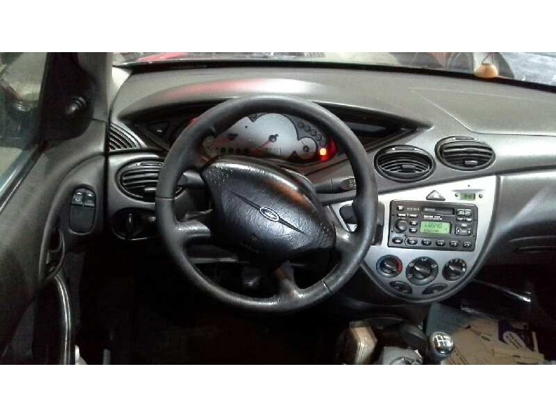 ford focus berlina (cak) del año 2001