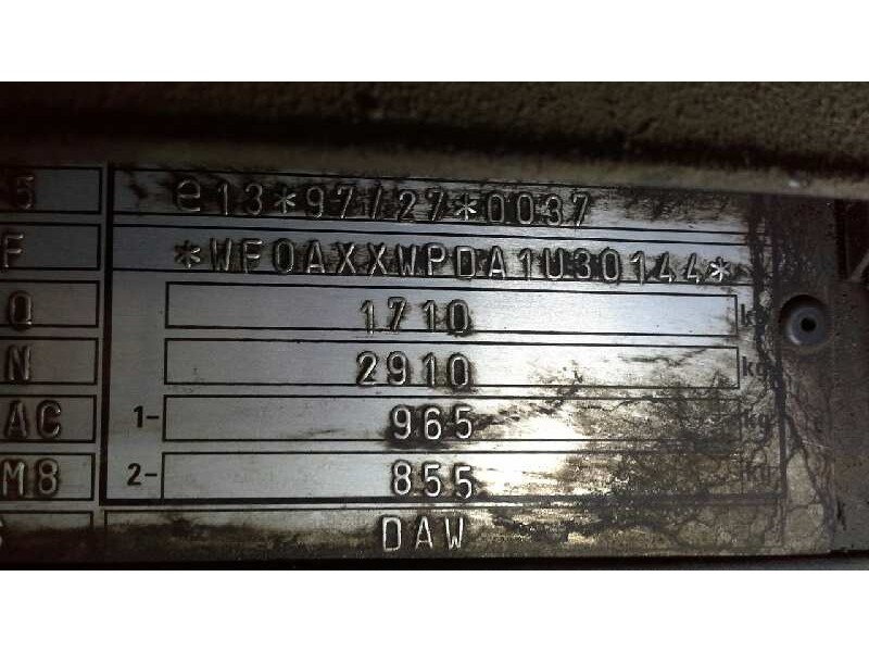 ford focus berlina (cak) del año 2001