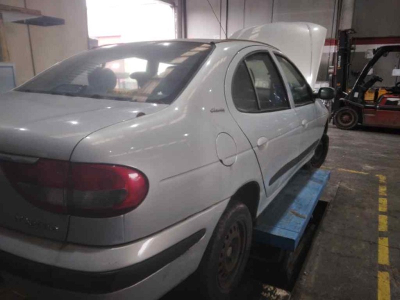 renault megane ii classic berlina del año 2003