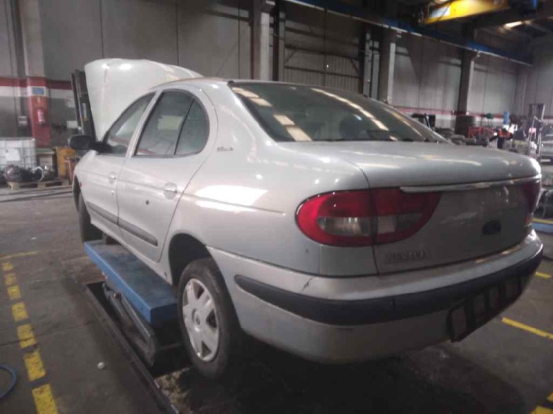 renault megane ii classic berlina del año 2003