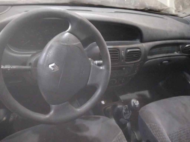 renault megane ii classic berlina del año 2003