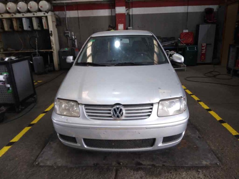 volkswagen polo berlina (6n2) del año 2000