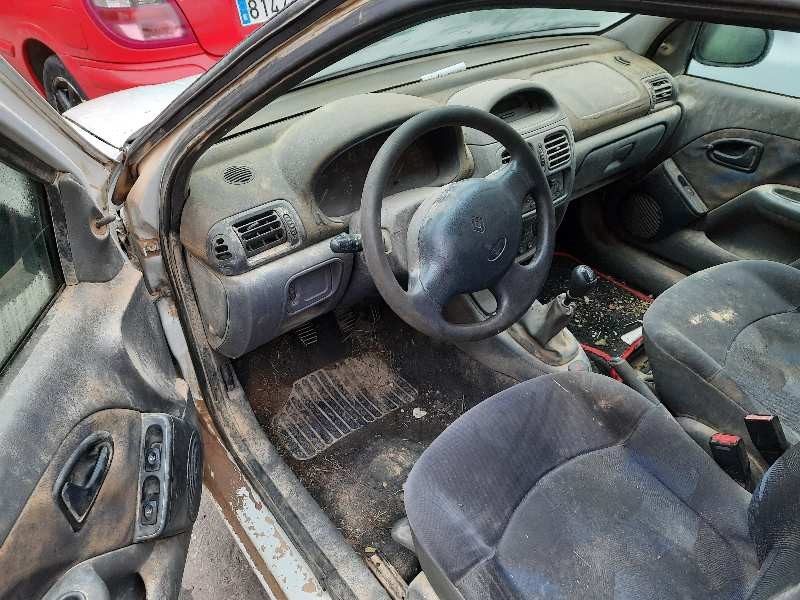 renault clio ii fase i (b/cbo) del año 2000