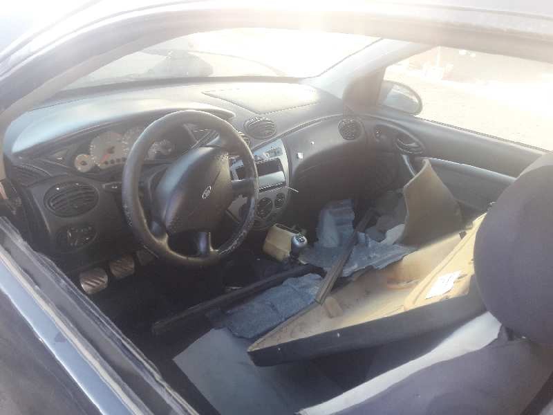 ford focus berlina (cak) del año 2001
