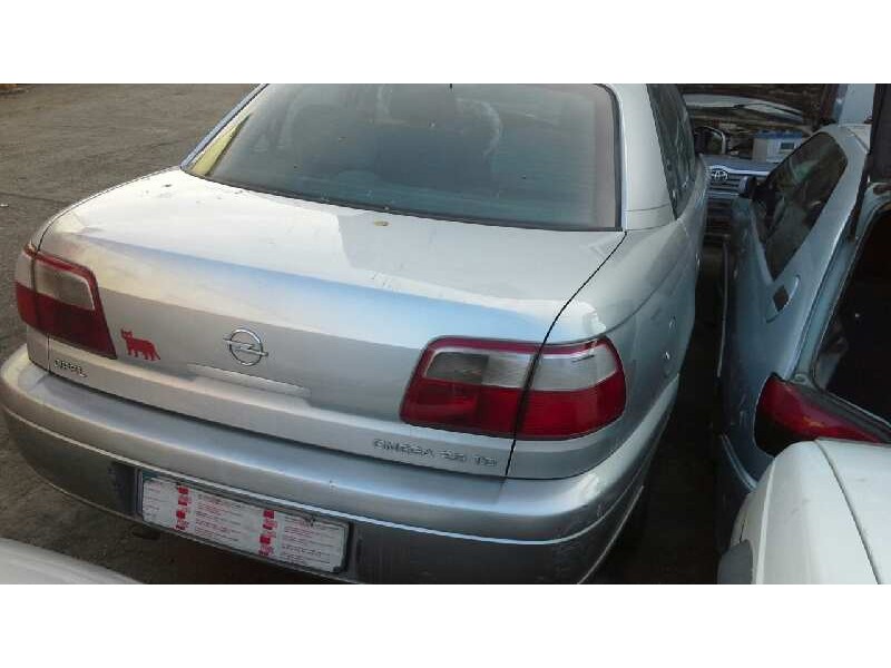 opel omega b del año 2000