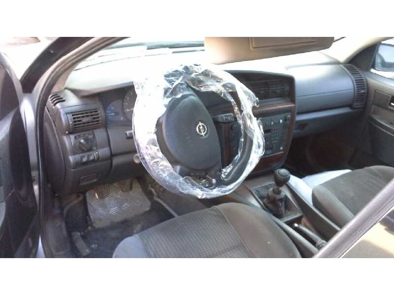 opel omega b del año 2000