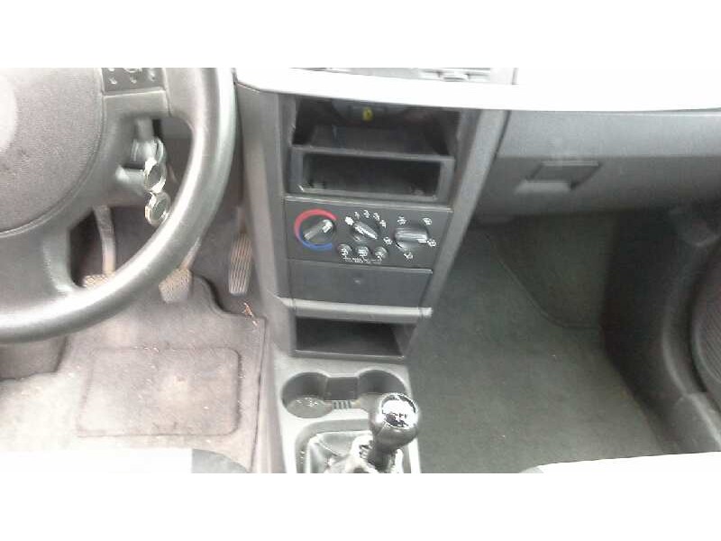 opel meriva del año 2004