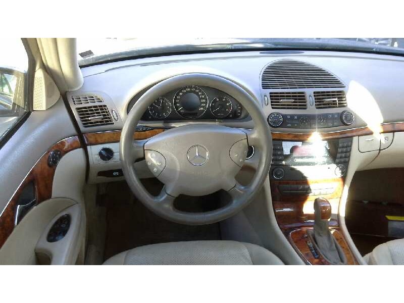 mercedes-benz clase e (w211) berlina del año 2003
