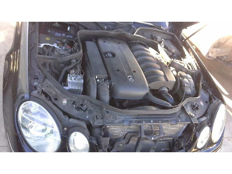mercedes-benz clase e (w211) berlina del año 2003