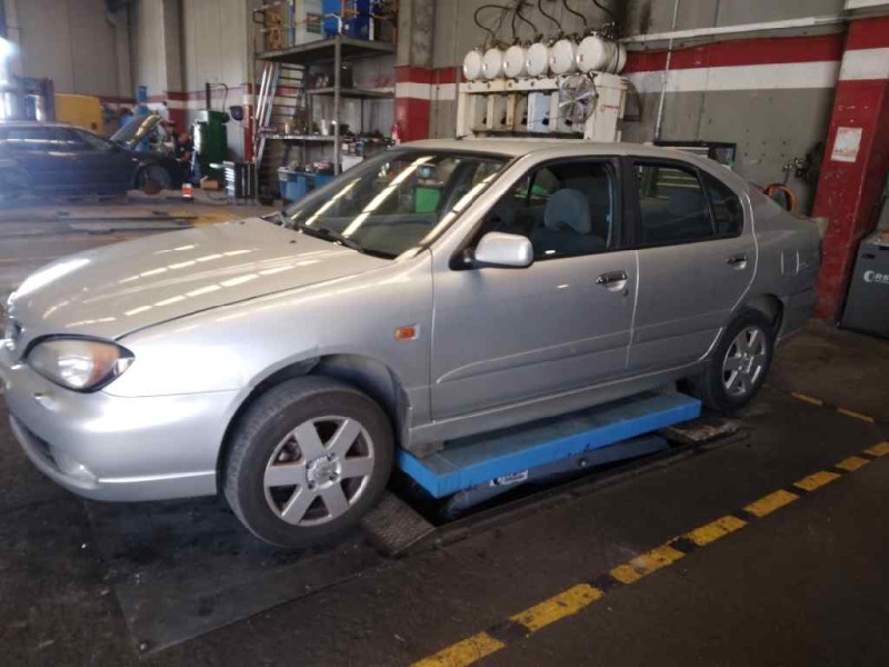 nissan primera berlina (p11) del año 2001