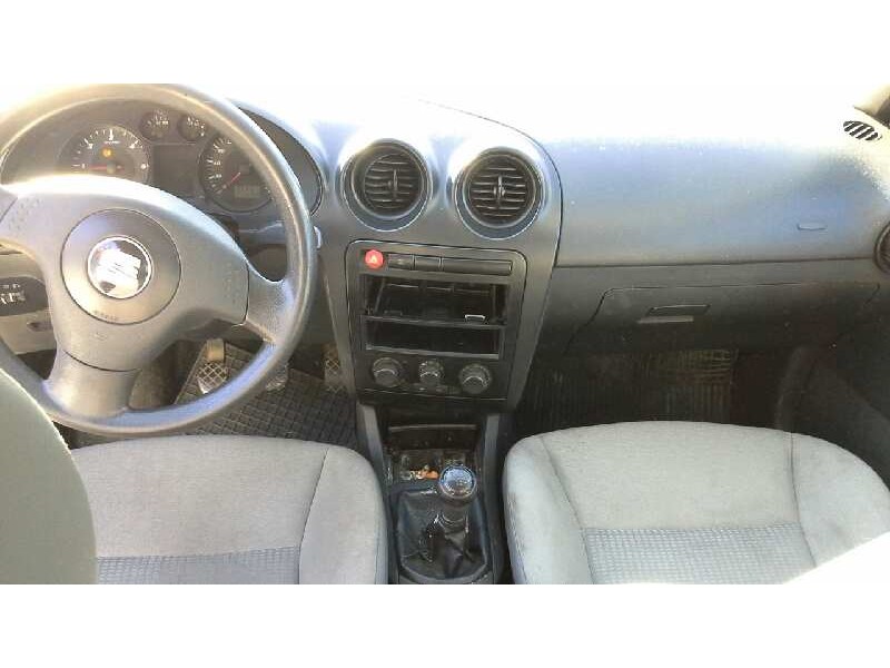 seat ibiza (6l1) del año 2003