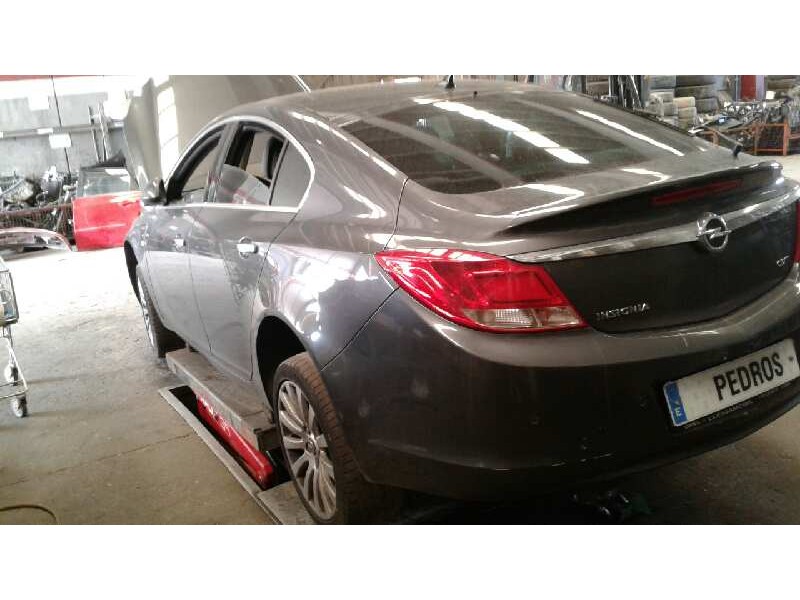 opel insignia berlina del año 2010