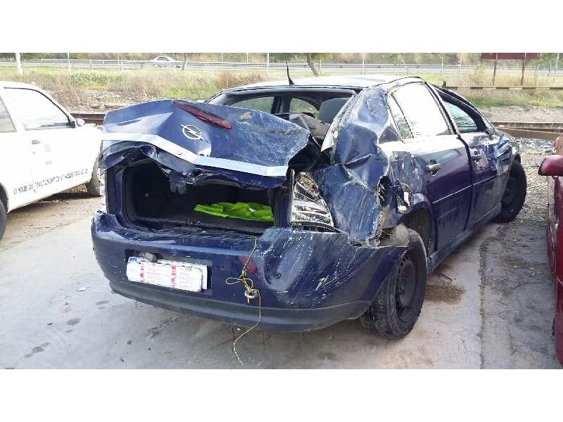 opel vectra c berlina del año 2003