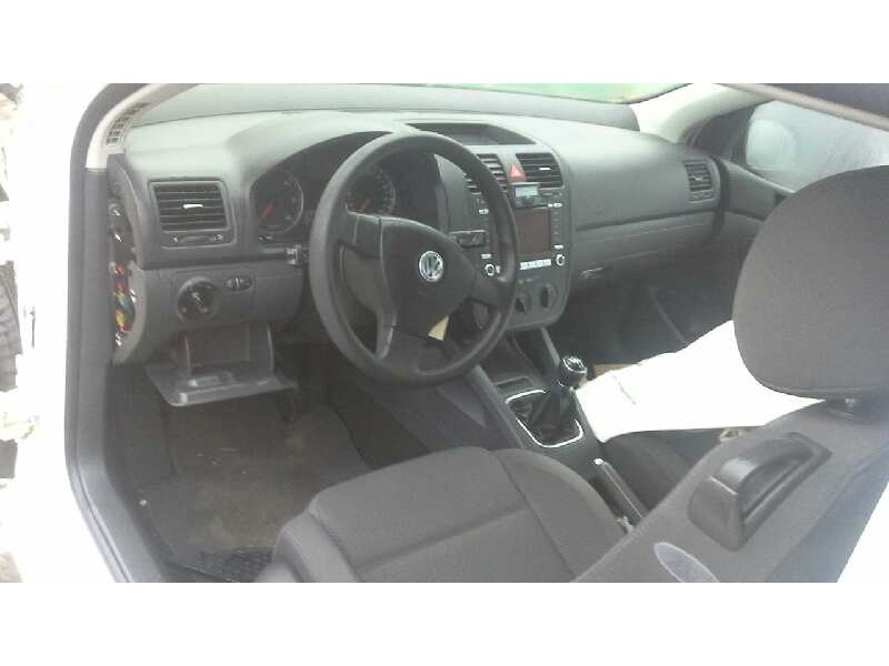 volkswagen golf v berlina (1k1) del año 2008