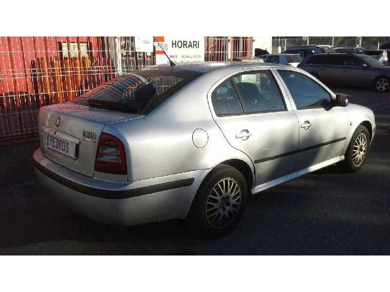 skoda octavia berlina (1u2) del año 2004