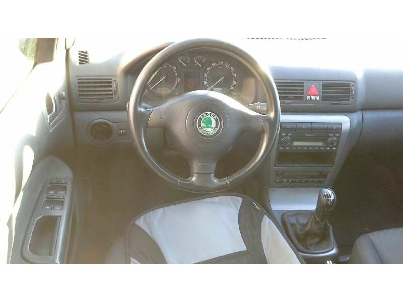 skoda octavia berlina (1u2) del año 2004