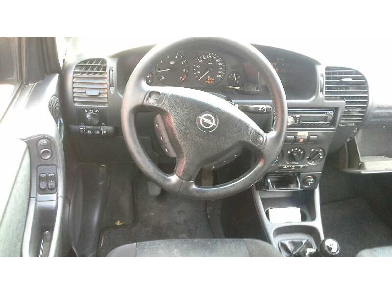 opel zafira a del año 2001