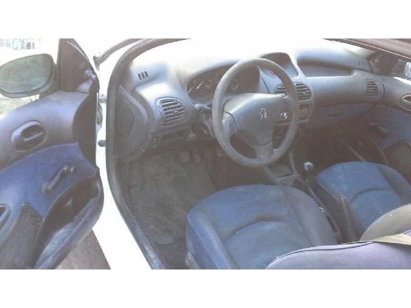 peugeot 206 berlina del año 2004