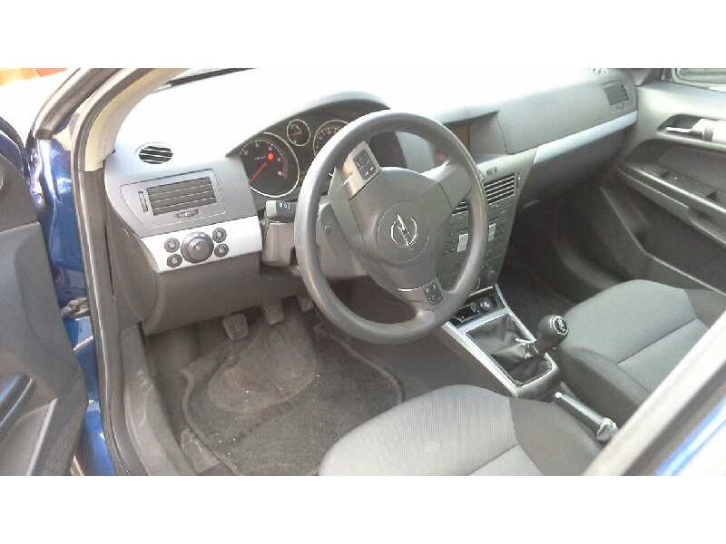 opel astra h berlina del año 2004