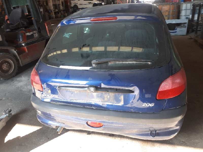 peugeot 206 berlina del año 2001