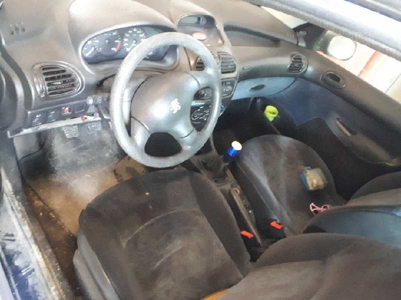 peugeot 206 berlina del año 2001
