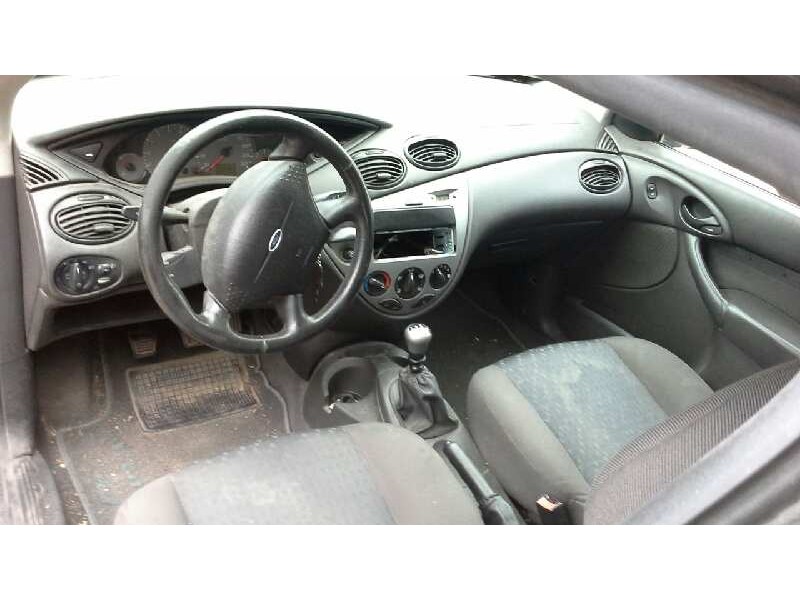 ford focus berlina (cak) del año 2000