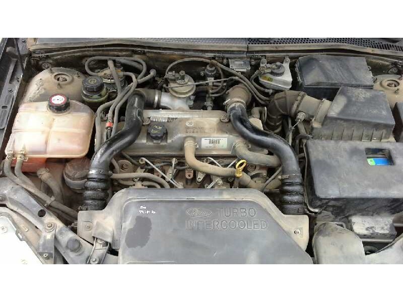 ford focus berlina (cak) del año 2000