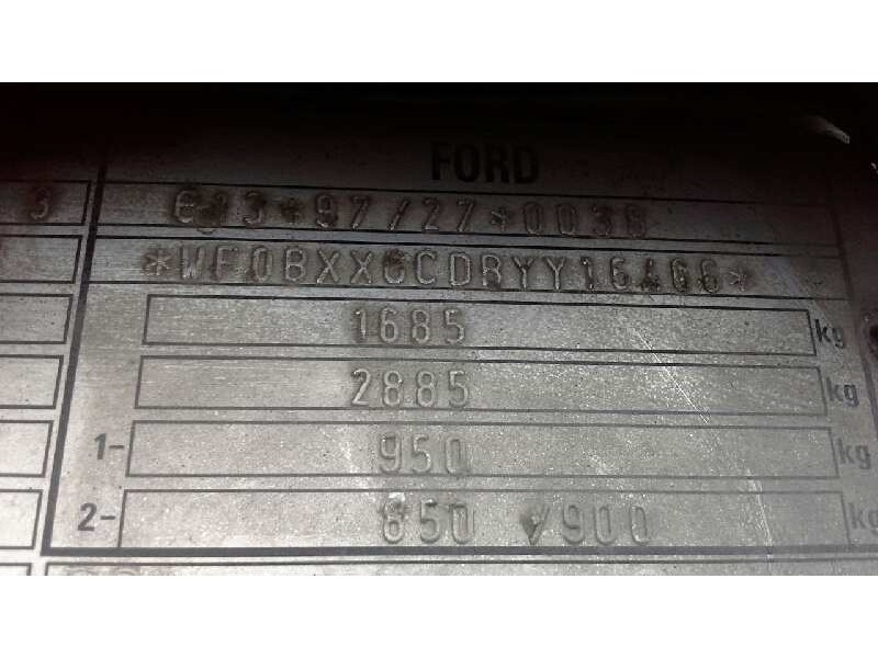 ford focus berlina (cak) del año 2000