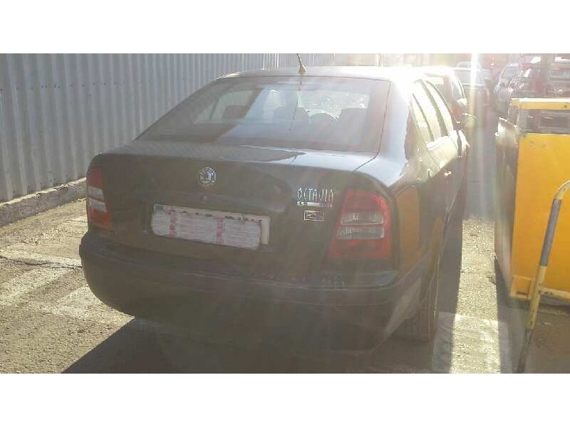 skoda octavia berlina (1u2) del año 2001
