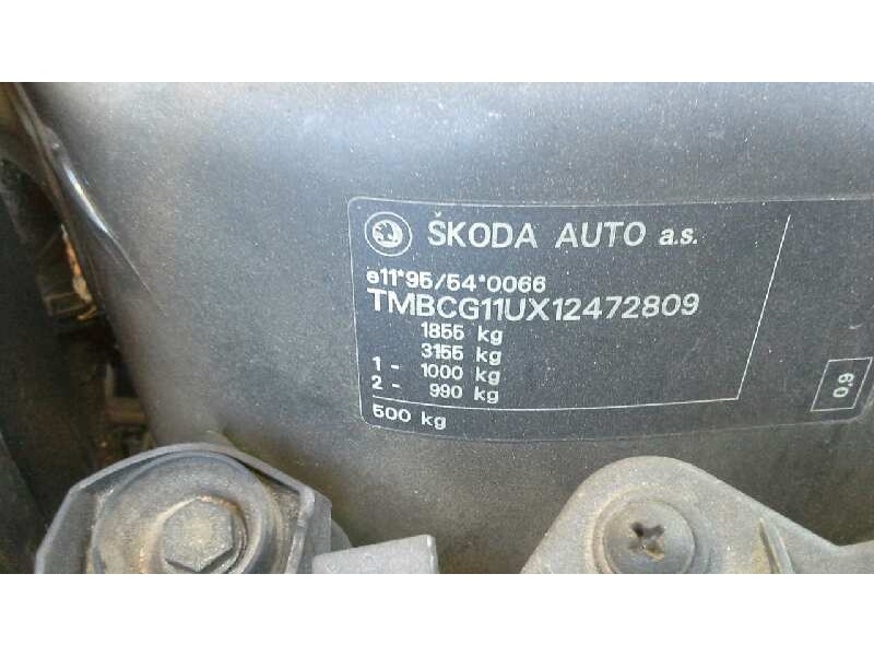 skoda octavia berlina (1u2) del año 2001