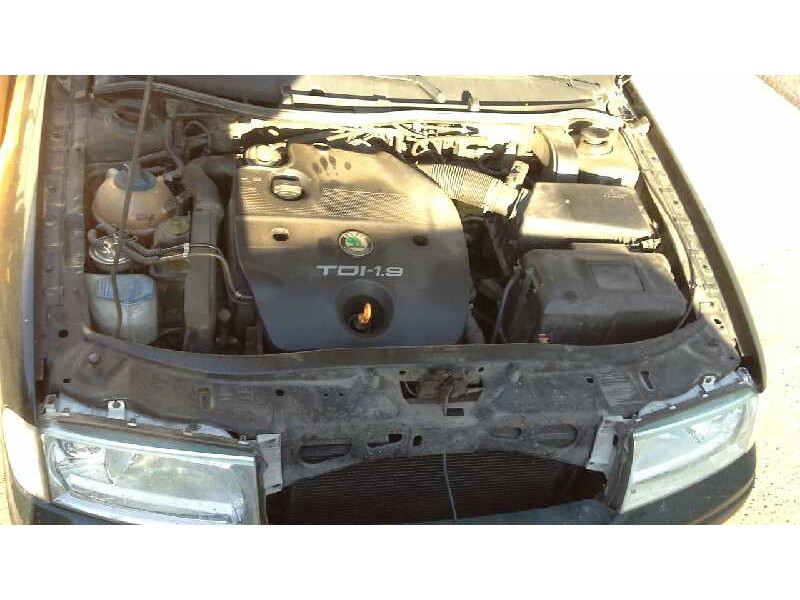 skoda octavia berlina (1u2) del año 2001