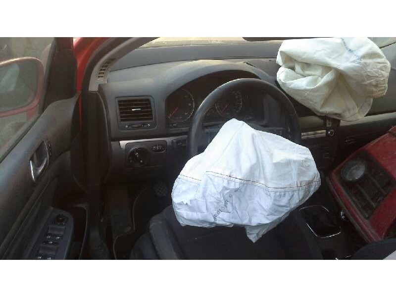 volkswagen golf v berlina (1k1) del año 2006