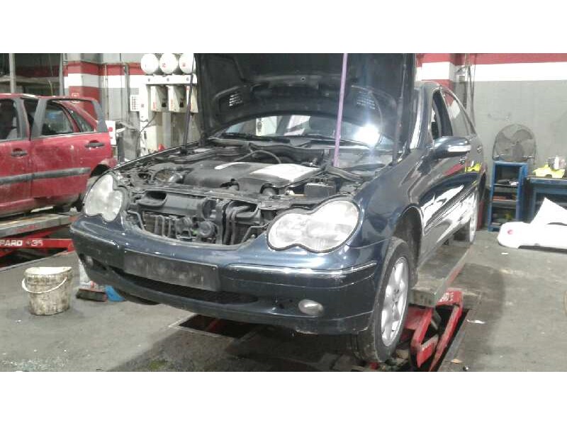mercedes-benz clase c (w203) berlina del año 2001