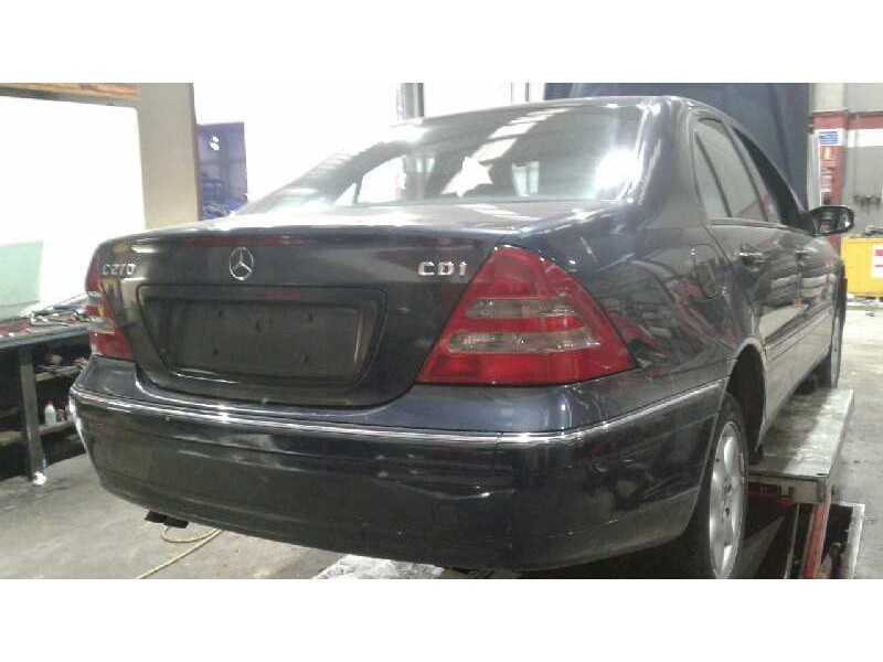 mercedes-benz clase c (w203) berlina del año 2001