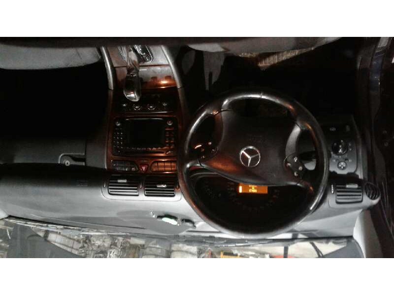 mercedes-benz clase c (w203) berlina del año 2001