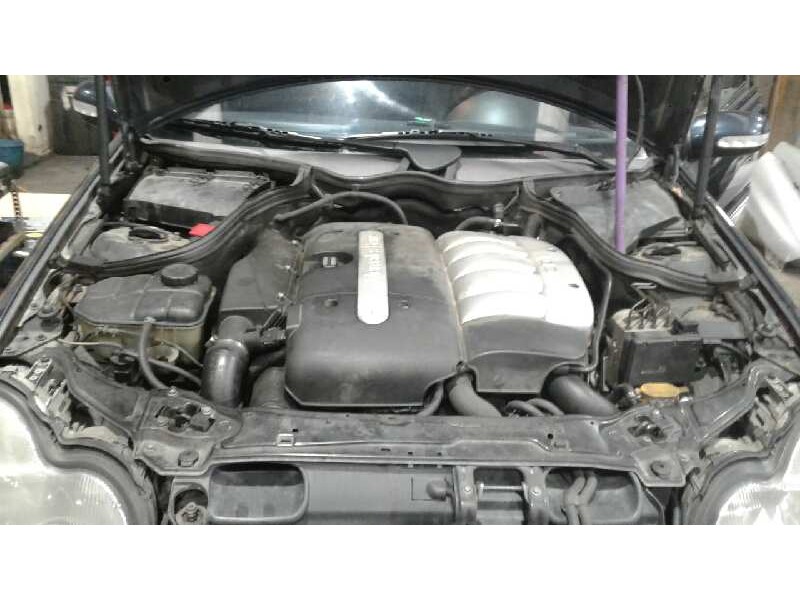 mercedes-benz clase c (w203) berlina del año 2001