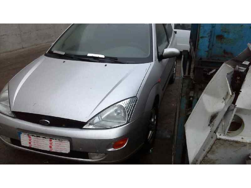 ford focus berlina (cak) del año 2001