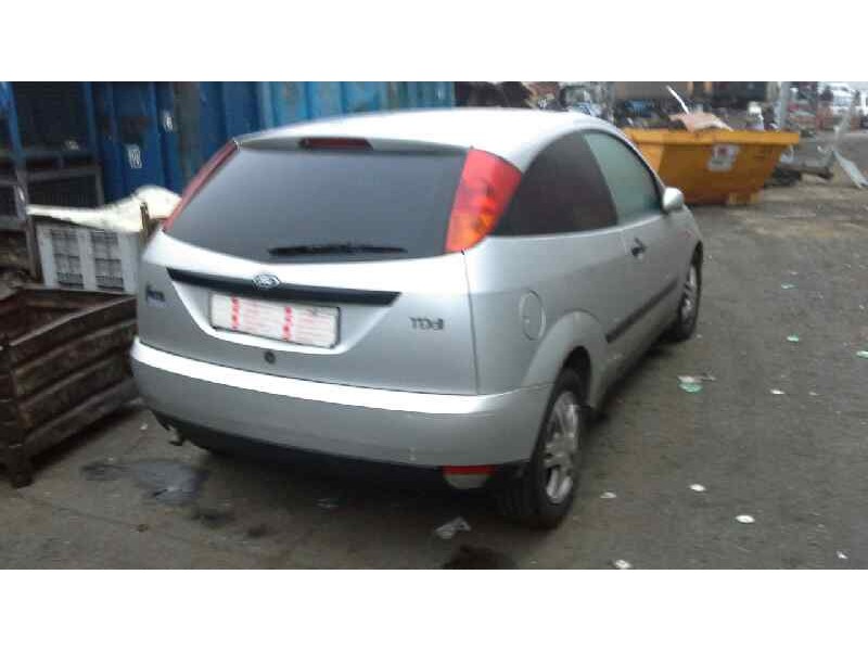 ford focus berlina (cak) del año 2001