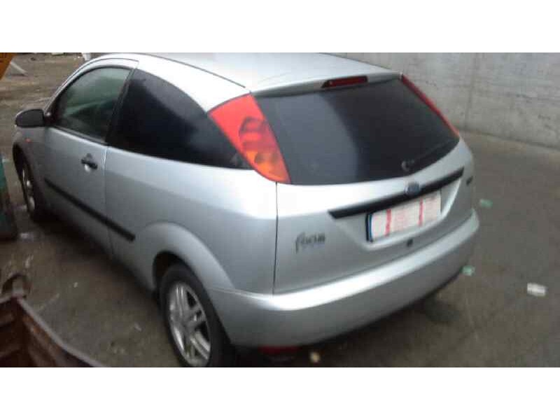 ford focus berlina (cak) del año 2001