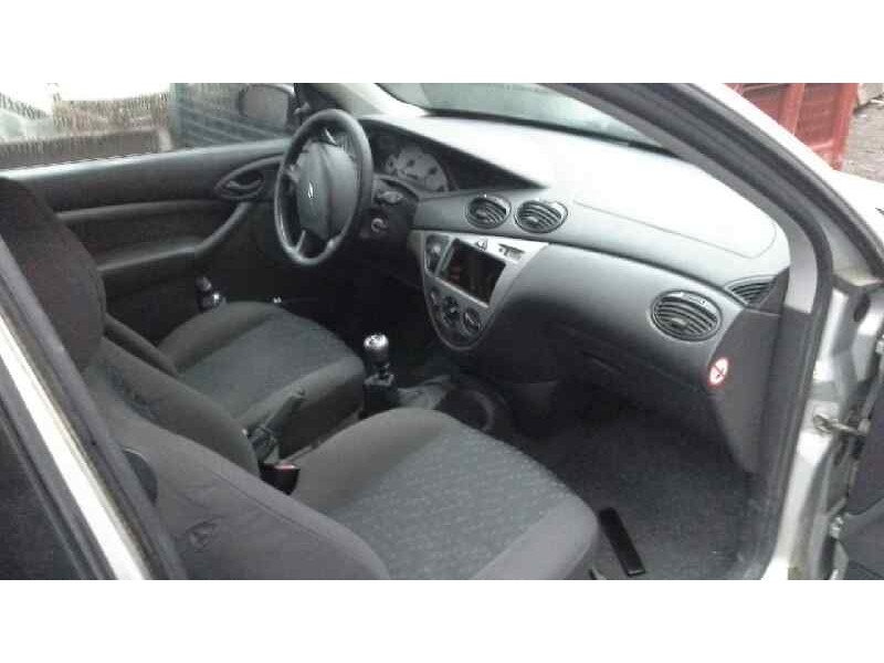 ford focus berlina (cak) del año 2001