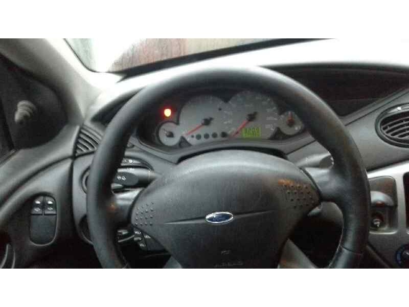 ford focus berlina (cak) del año 2001