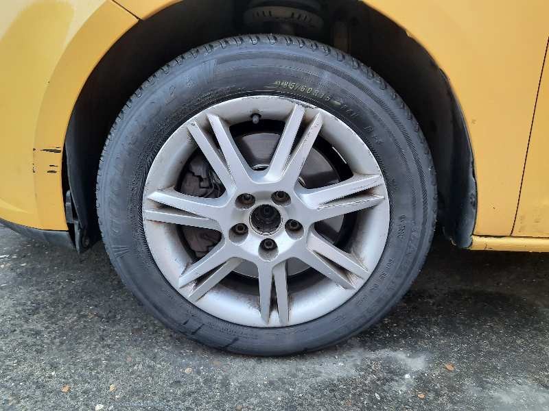 seat ibiza (6j5) del año 2008